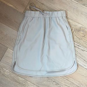 Lululemon skirt size 6